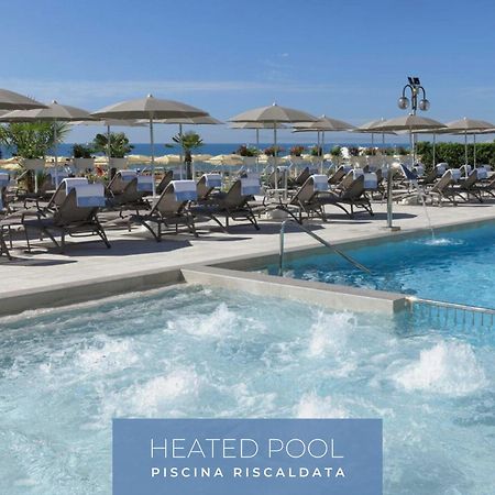 Hotel Cavalieri Palace & Suites Lido di Jesolo Exteriör bild