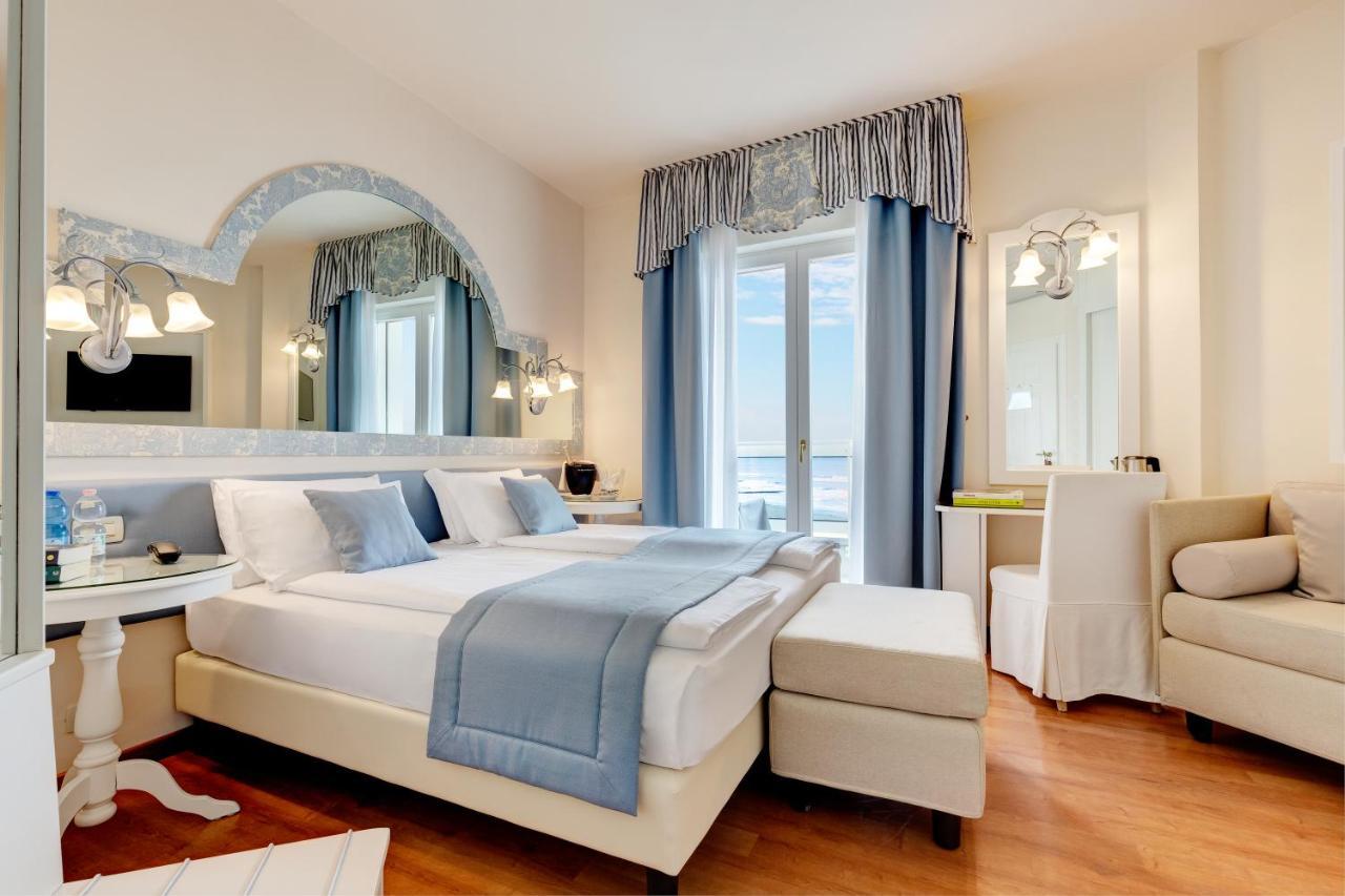 Hotel Cavalieri Palace & Suites Lido di Jesolo Exteriör bild