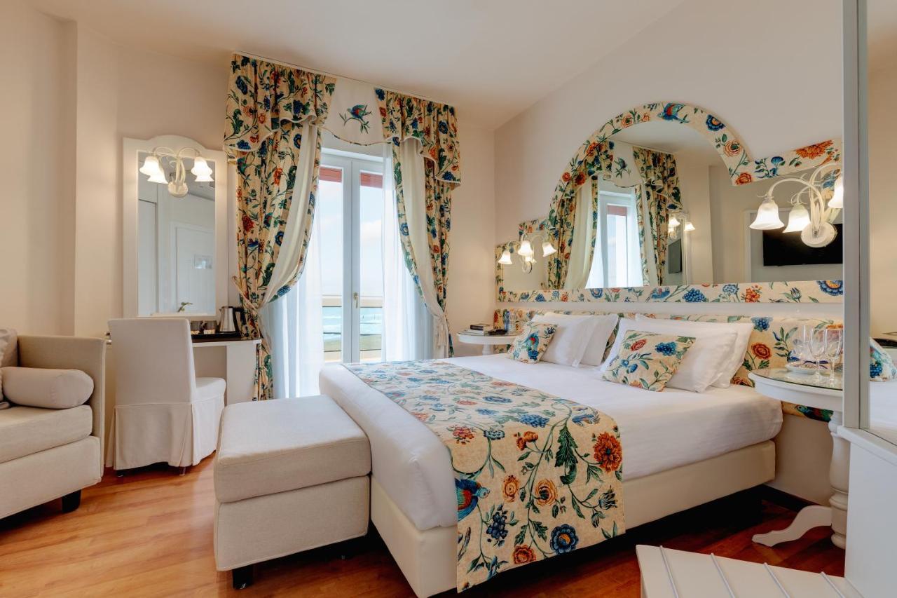 Hotel Cavalieri Palace & Suites Lido di Jesolo Exteriör bild