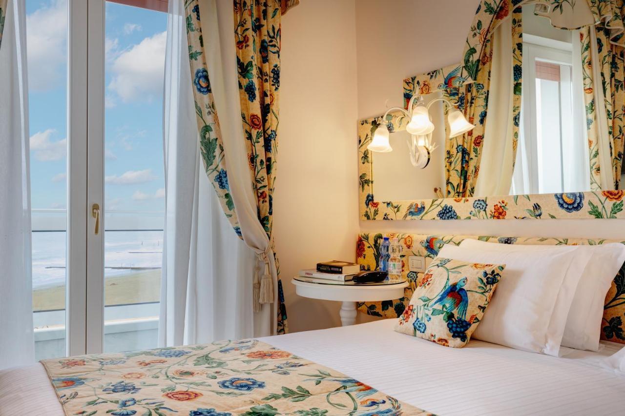 Hotel Cavalieri Palace & Suites Lido di Jesolo Exteriör bild