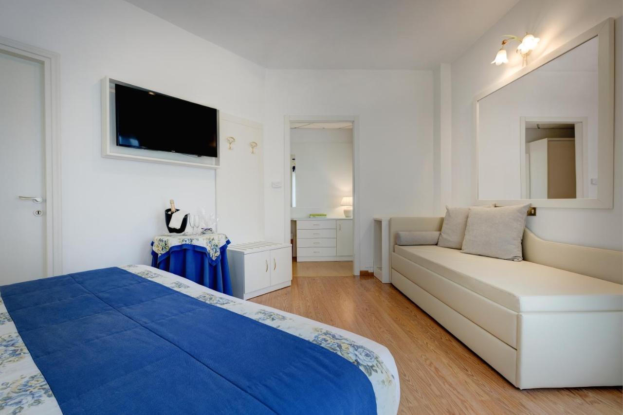 Hotel Cavalieri Palace & Suites Lido di Jesolo Exteriör bild