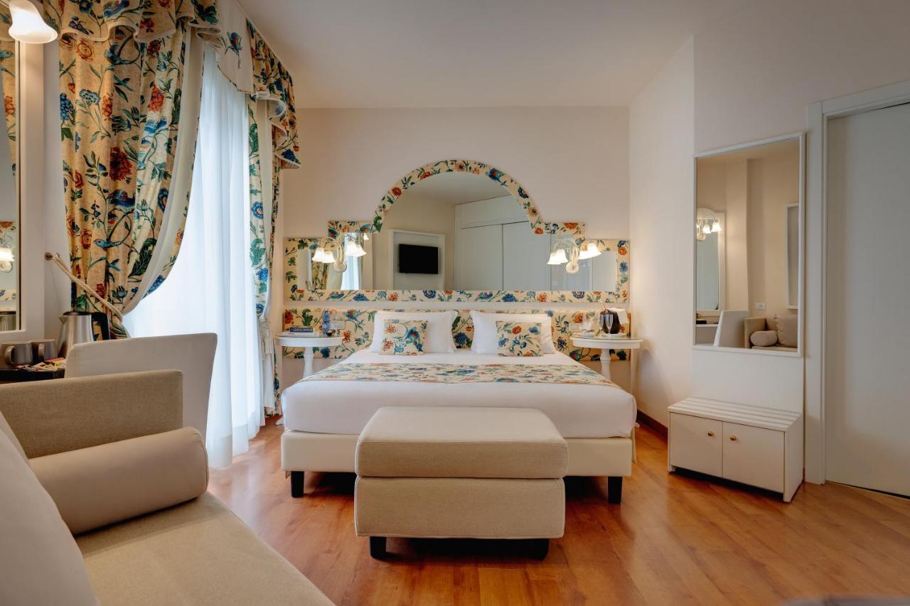 Hotel Cavalieri Palace & Suites Lido di Jesolo Exteriör bild