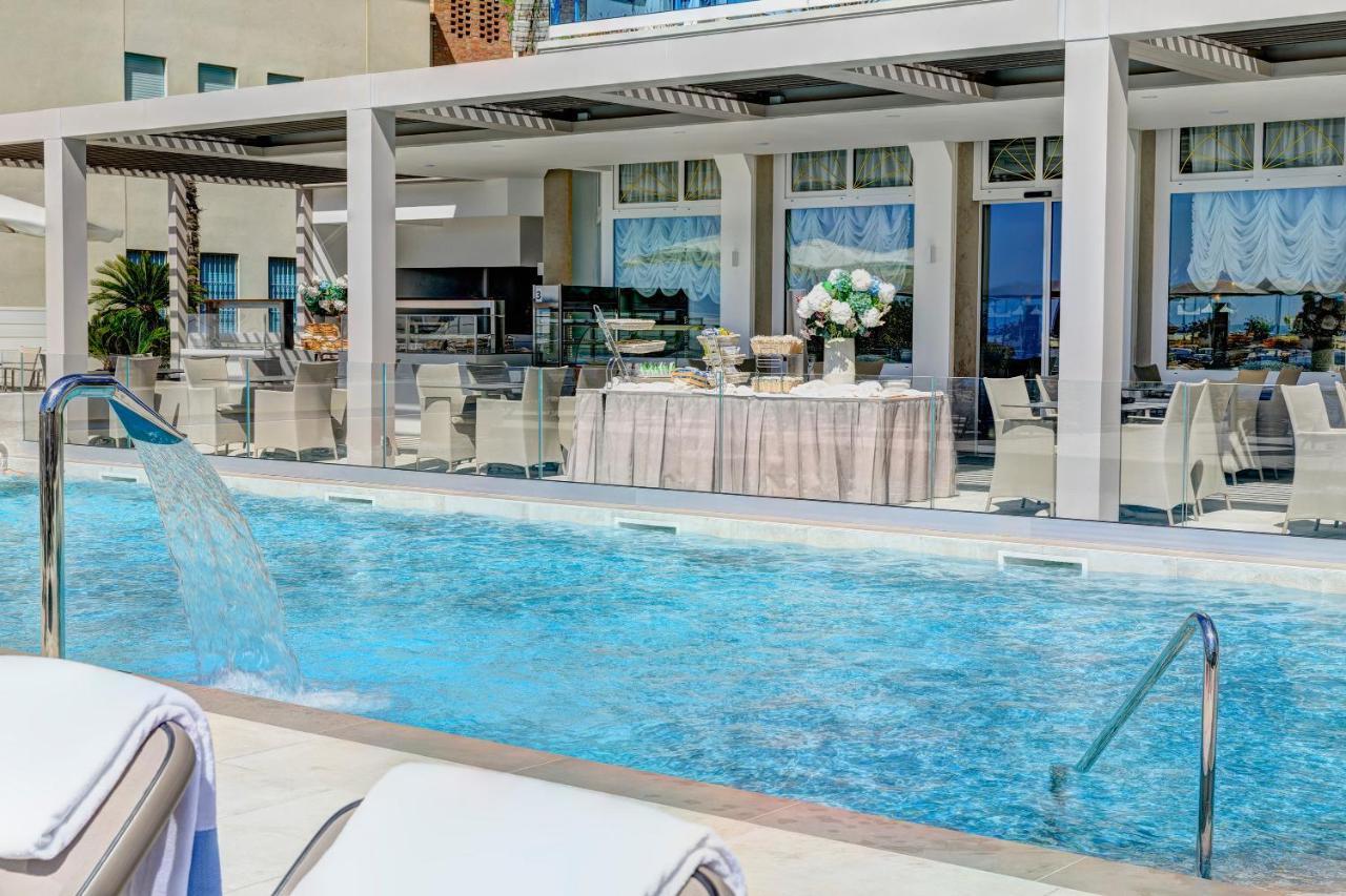 Hotel Cavalieri Palace & Suites Lido di Jesolo Exteriör bild