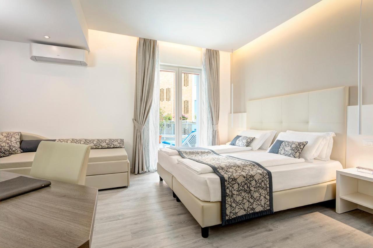 Hotel Cavalieri Palace & Suites Lido di Jesolo Exteriör bild