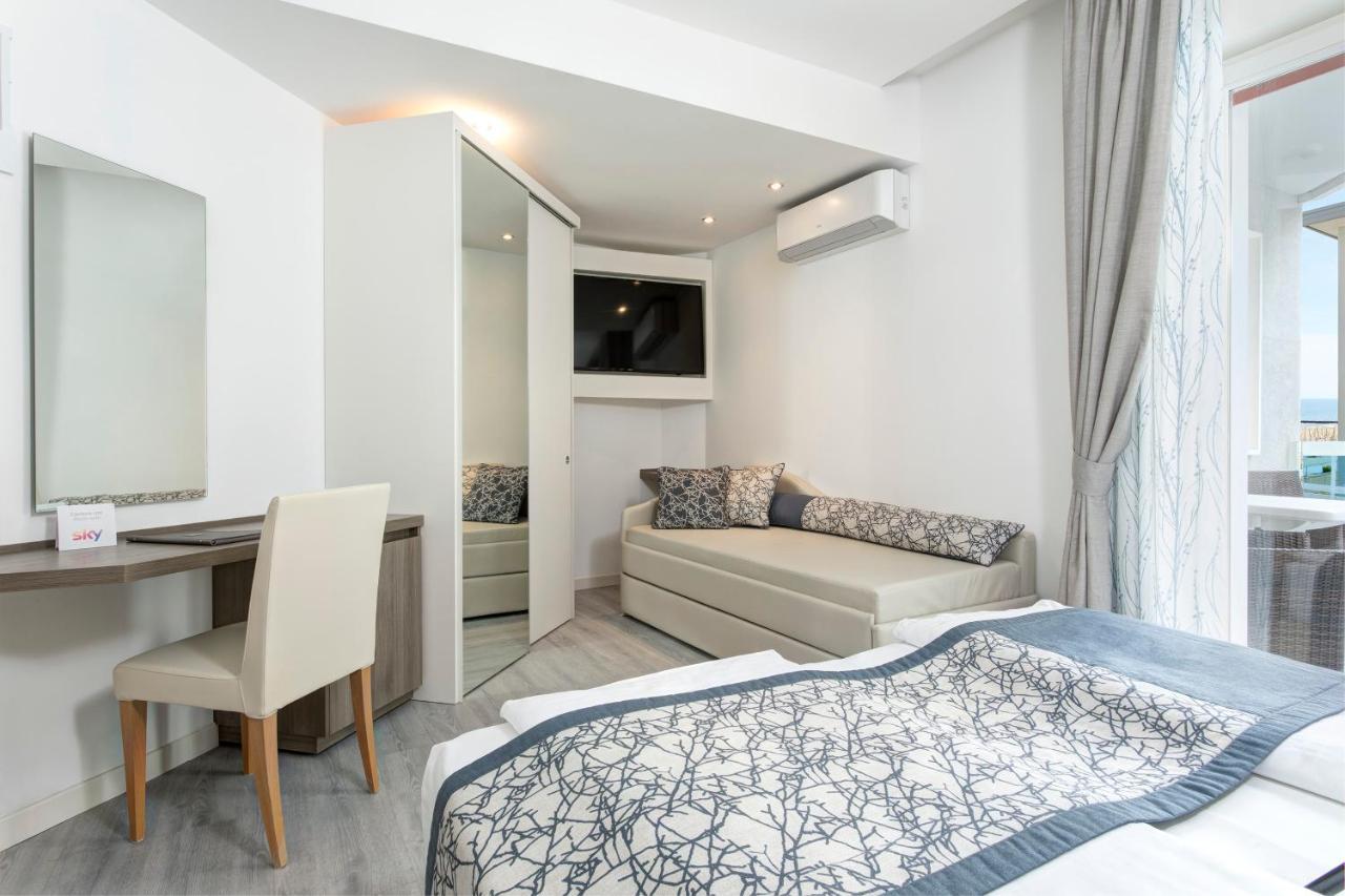Hotel Cavalieri Palace & Suites Lido di Jesolo Exteriör bild