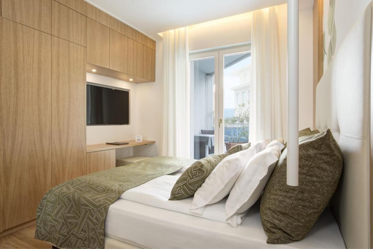 Hotel Cavalieri Palace & Suites Lido di Jesolo Exteriör bild