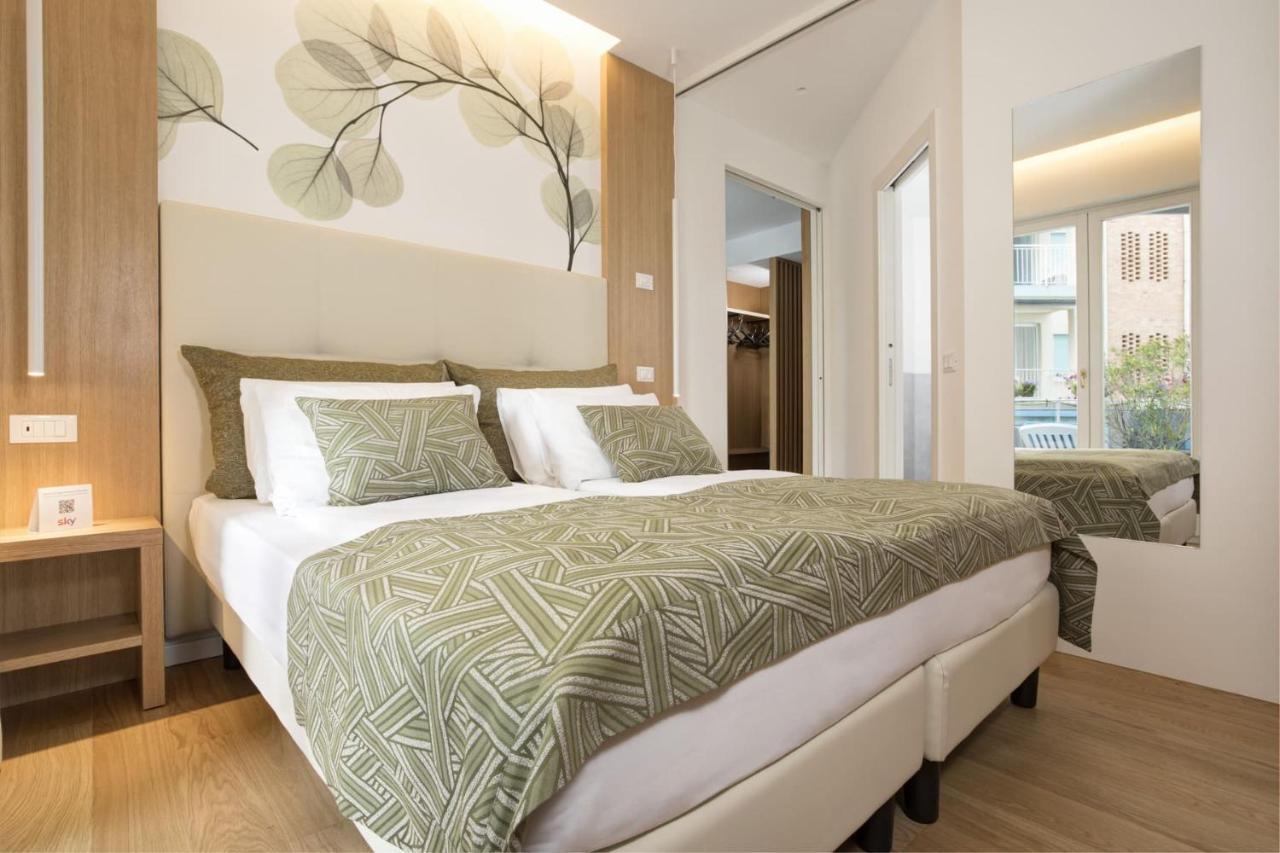Hotel Cavalieri Palace & Suites Lido di Jesolo Exteriör bild
