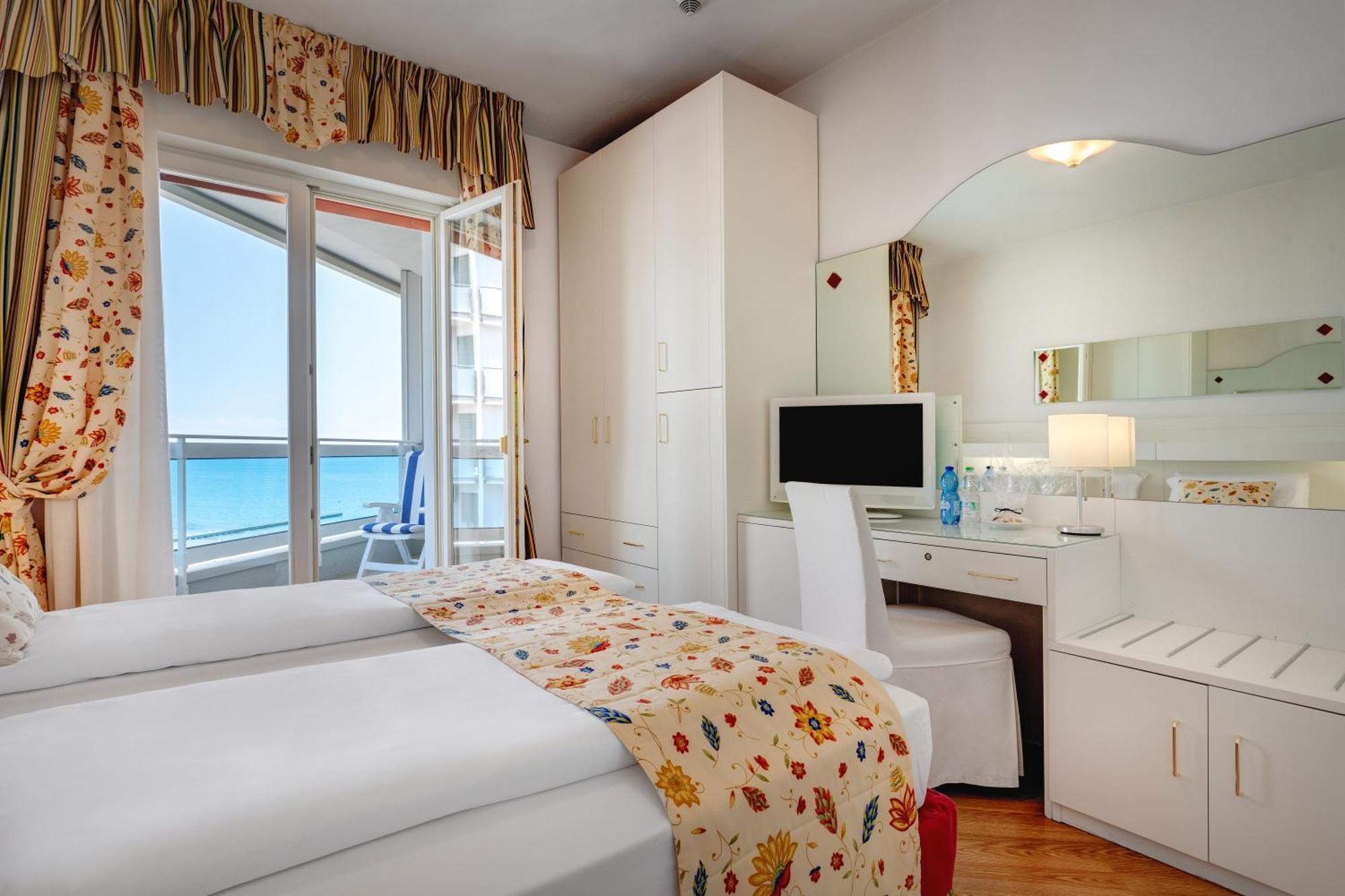 Hotel Cavalieri Palace & Suites Lido di Jesolo Exteriör bild