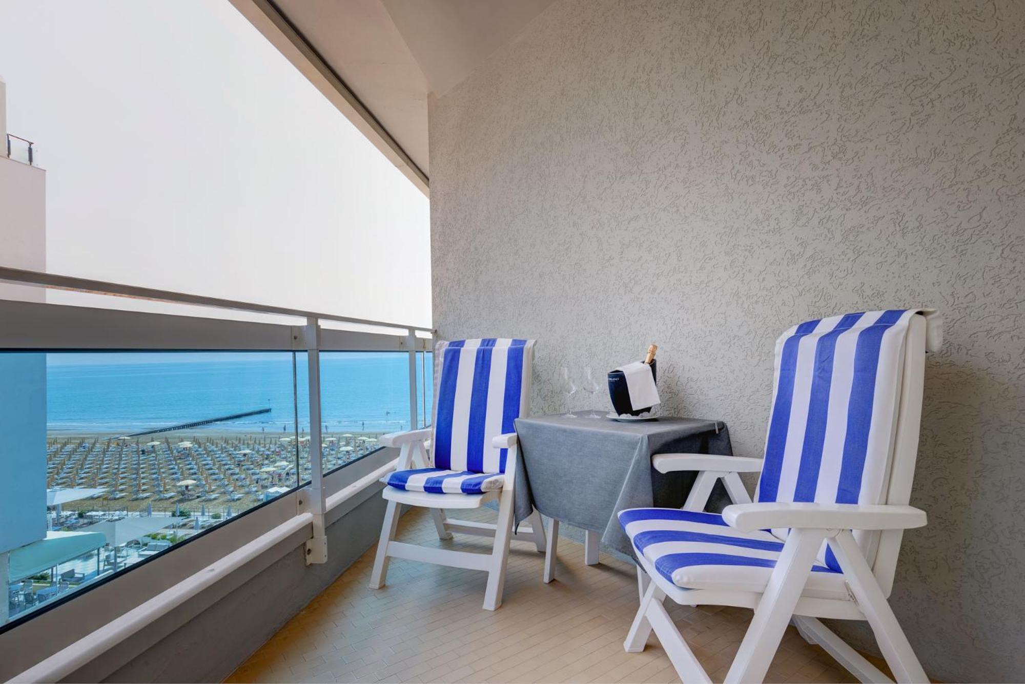Hotel Cavalieri Palace & Suites Lido di Jesolo Exteriör bild