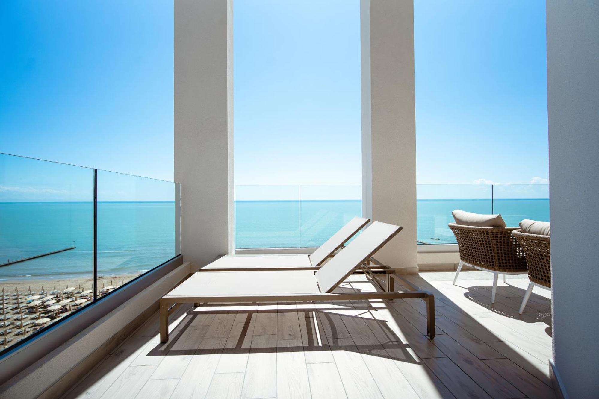 Hotel Cavalieri Palace & Suites Lido di Jesolo Exteriör bild