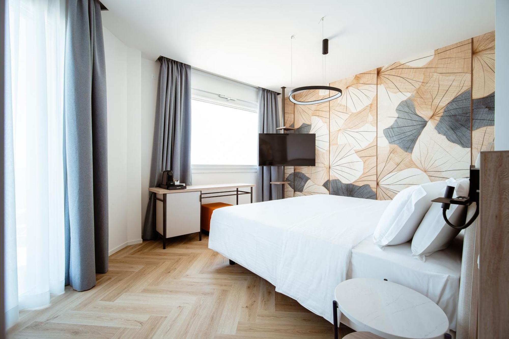 Hotel Cavalieri Palace & Suites Lido di Jesolo Exteriör bild