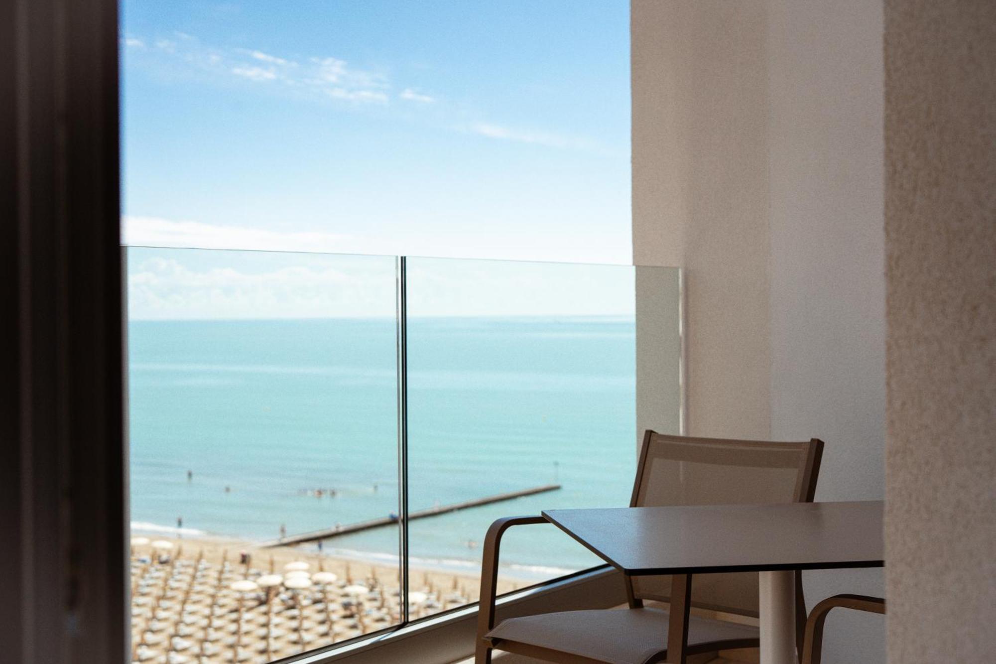 Hotel Cavalieri Palace & Suites Lido di Jesolo Exteriör bild