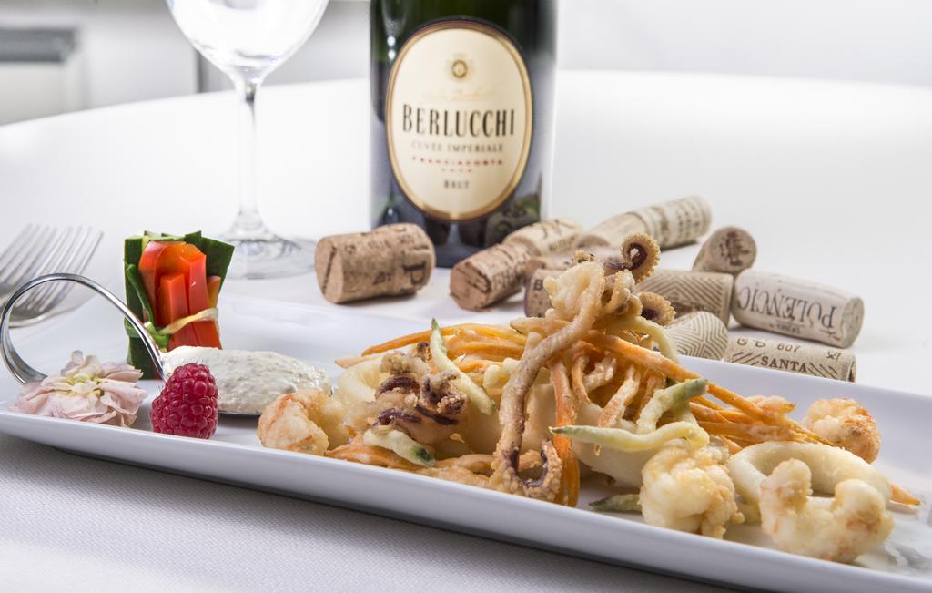 Hotel Cavalieri Palace & Suites Lido di Jesolo Exteriör bild
