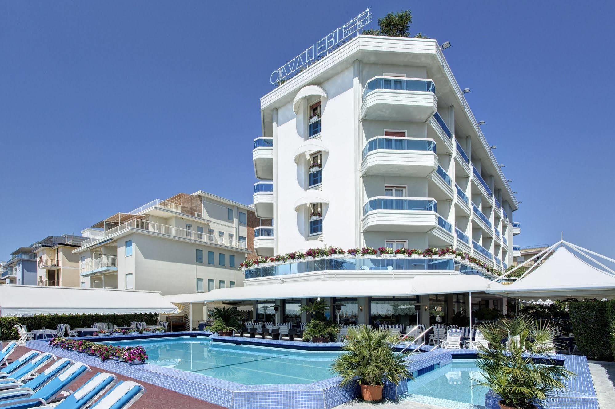 Hotel Cavalieri Palace & Suites Lido di Jesolo Exteriör bild