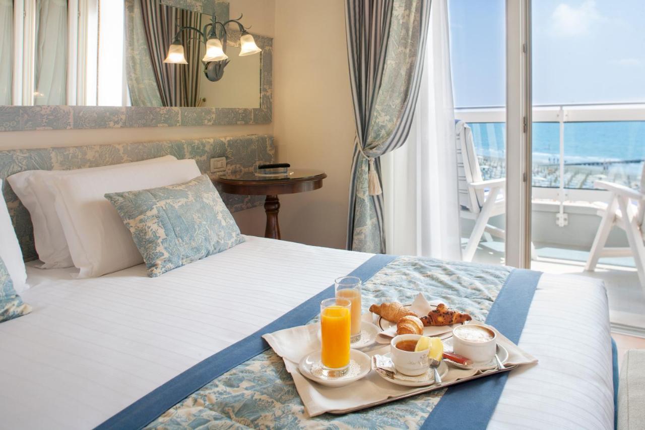 Hotel Cavalieri Palace & Suites Lido di Jesolo Exteriör bild