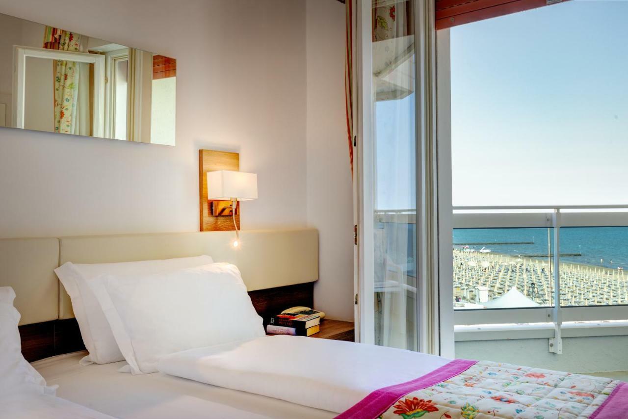 Hotel Cavalieri Palace & Suites Lido di Jesolo Exteriör bild
